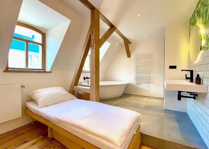 Gemuetliches Im Zentrum Von Mit Designer-wanne & 24h-check-in Appartement *